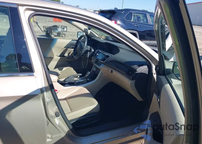 1HGCR3F82DA038638: 43068174