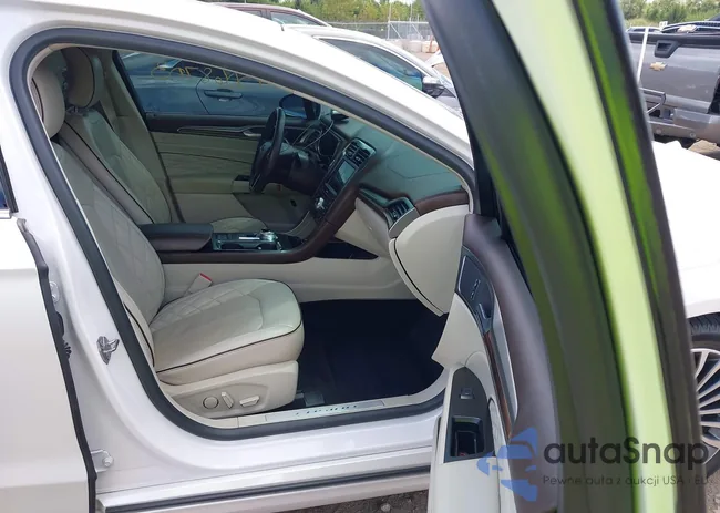 3FA6P0SU2JR107435: 43068703