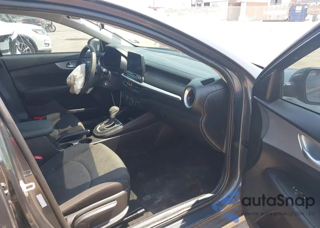 3KPF24AD5PE579470: 43069699