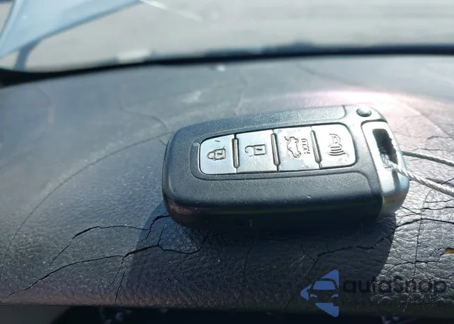 KMHGC4DF8BU132216: 43068951