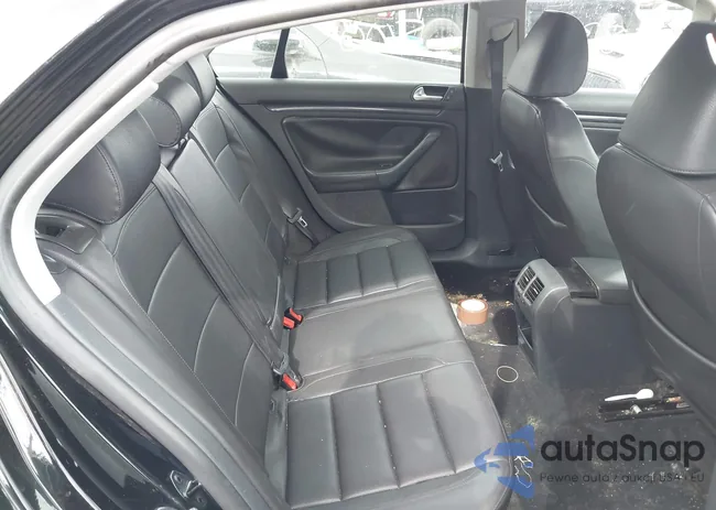 3VWRZ7AJ7AM047955: 43070638