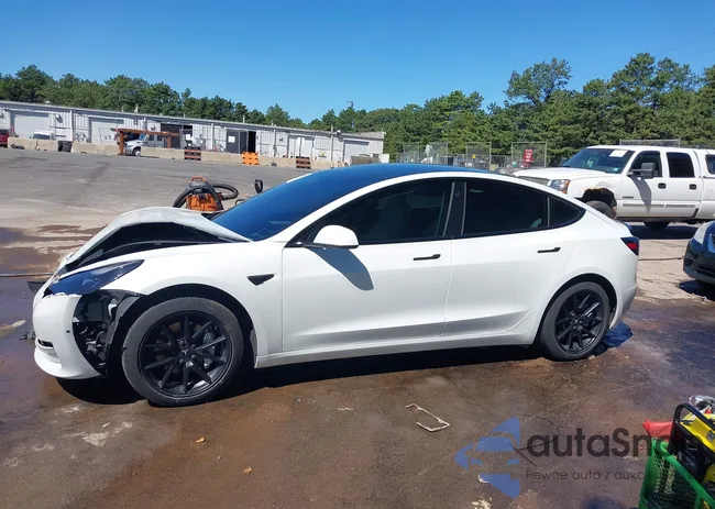 5YJ3E1EBXNF254581: 43071047