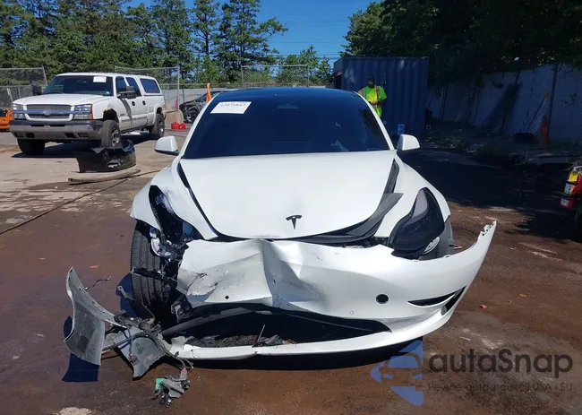 5YJ3E1EBXNF254581: 43071047