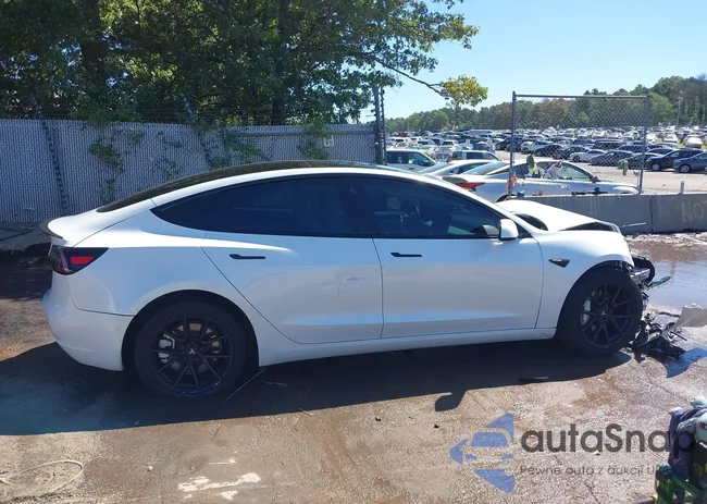 5YJ3E1EBXNF254581: 43071047