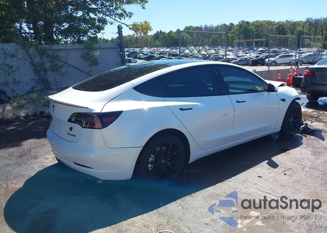 5YJ3E1EBXNF254581: 43071047