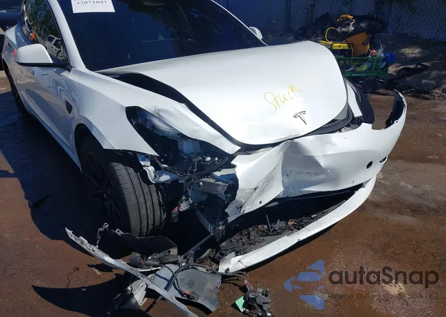 5YJ3E1EBXNF254581: 43071047