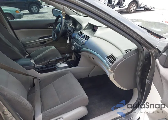 1HGCP2F71AA111193: 43072819