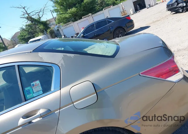 1HGCP2F40AA075244: 43072954