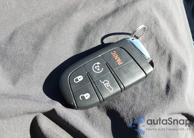 3C4NJDCBXJT180275: 43074439