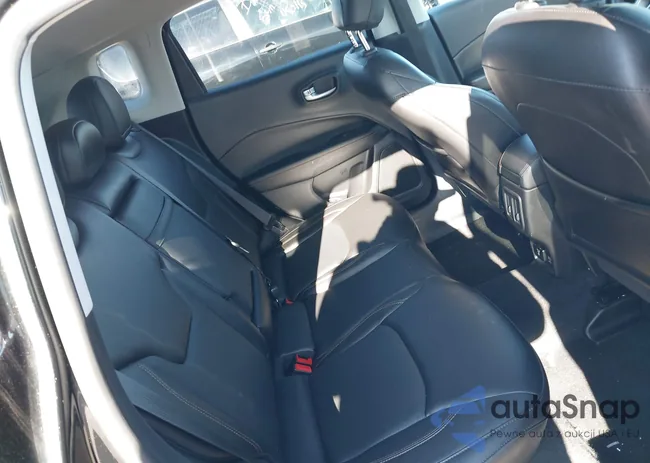 3C4NJDCBXJT180275: 43074439