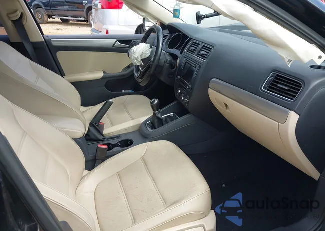 3VWB67AJ2HM235965: 43074109