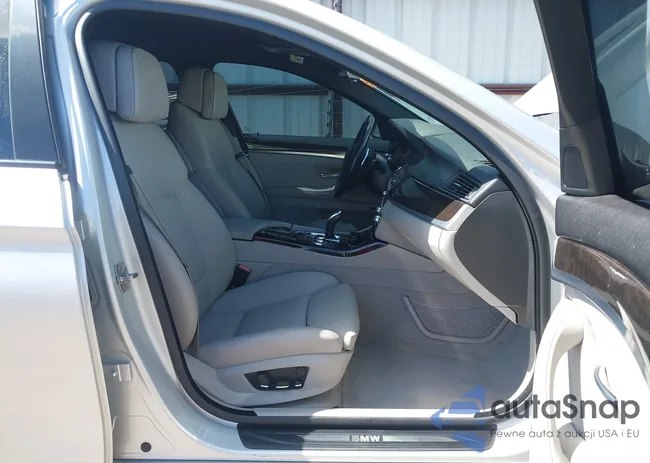 WBAFR7C58CC809682: 43076750