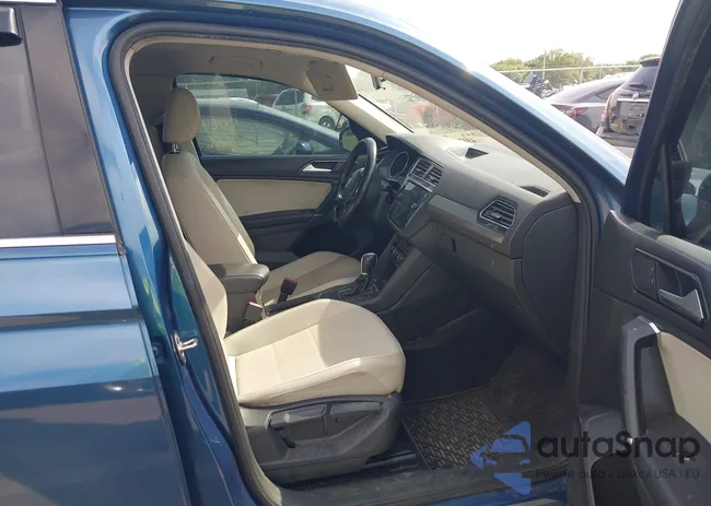 3VV3B7AX1JM018695: 43077425