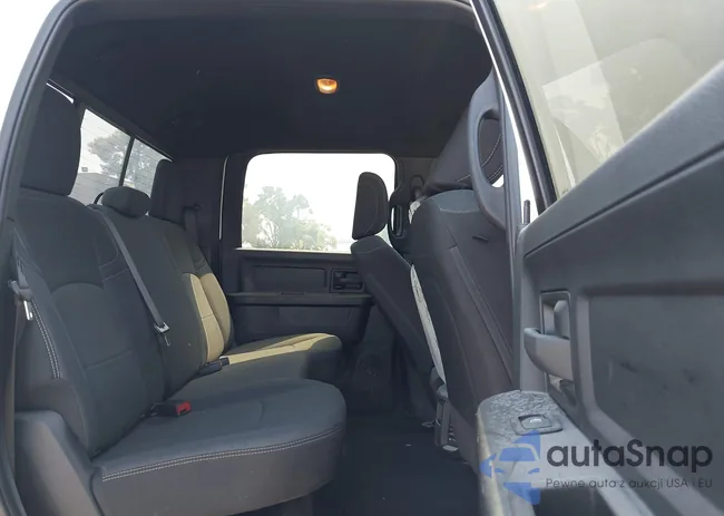 3C6UR5CJ9NG411030: 43076878