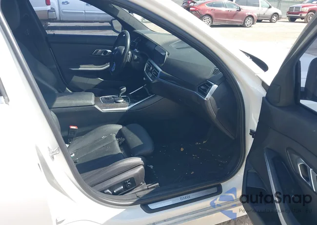 3MW5R7J03L8B34284: 43076903