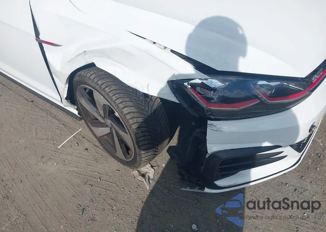 3VW547AUXJM281868: 43079712