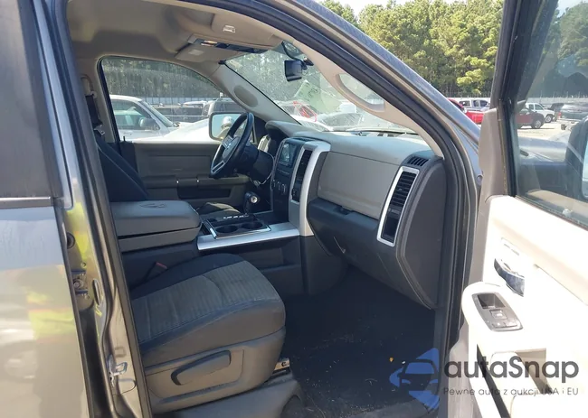 1D3HB18T89S700200: 43078874