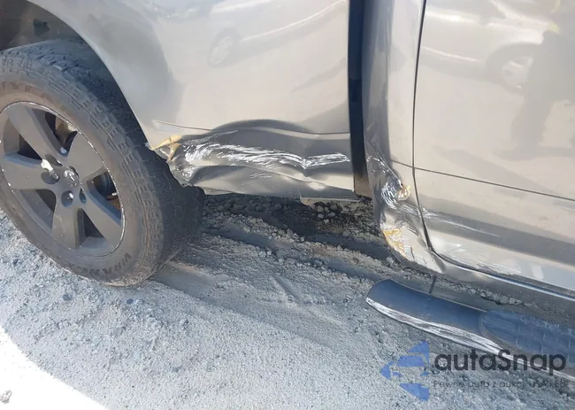 1D3HB18T89S700200: 43078874