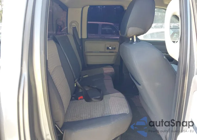 1D3HB18T89S700200: 43078874