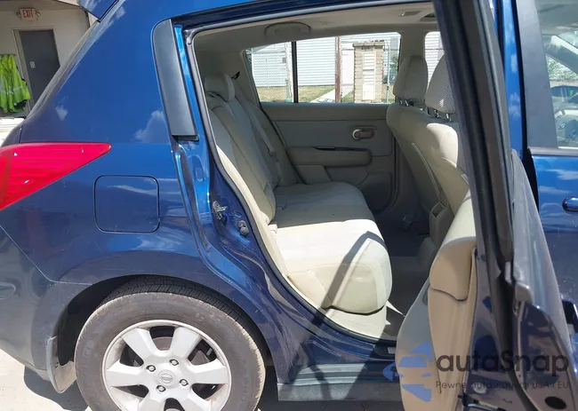 3N1BC13E48L409598: 43079038