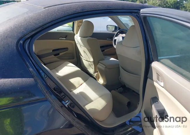 1HGCP26418A153671: 43080207