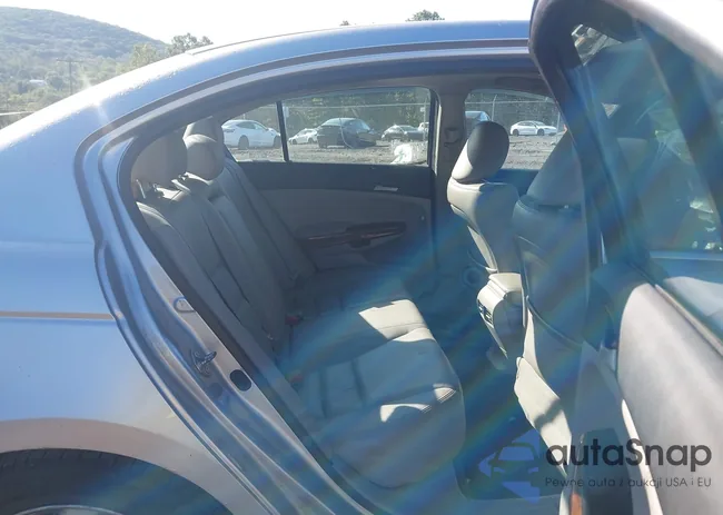 1HGCP2F80BA049229: 43080042