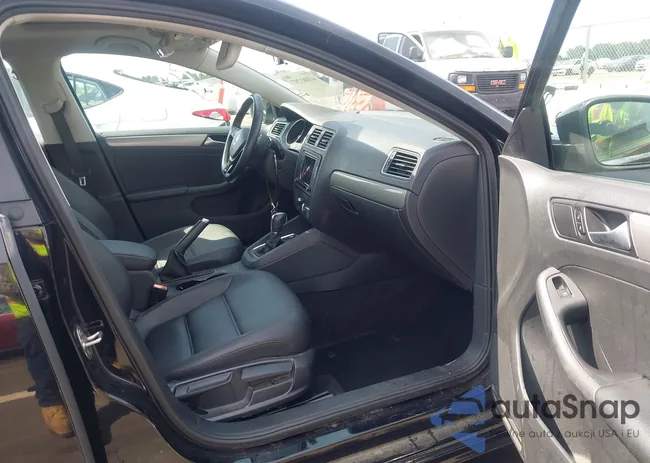 3VWDB7AJXHM342587: 43081297