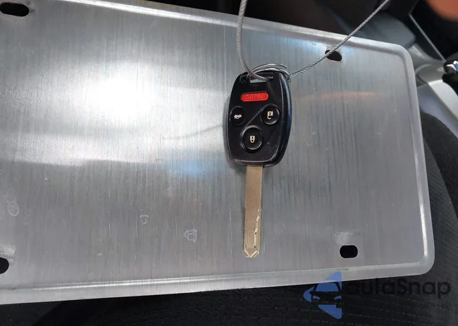 1HGCP2F76CA008564: 43081528