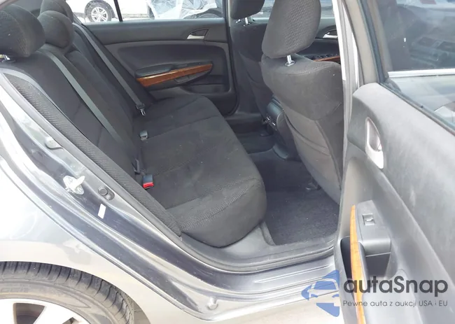 1HGCP2F76CA008564: 43081528