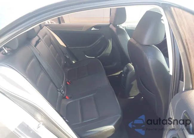 3VWD07AJ9EM281718: 43082379