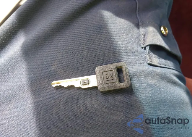 1G4HP52K1WH415215: 43081973