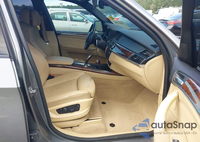 5UXZW0C51BL658729: 43083300