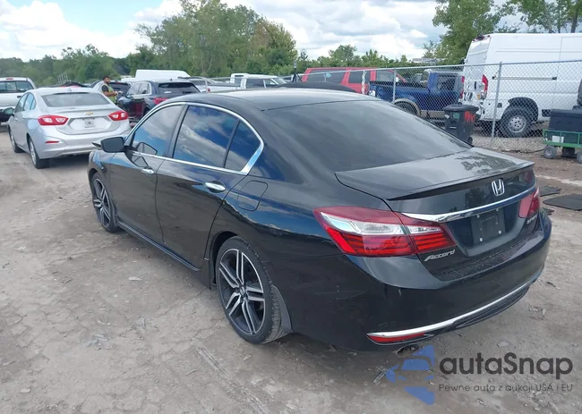 1HGCR2F57GA023945: 43083358