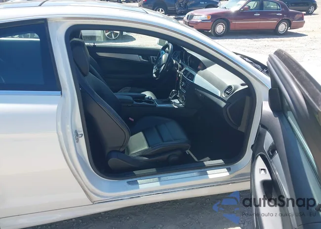 WDDGJ4HB4DG025687: 43083425