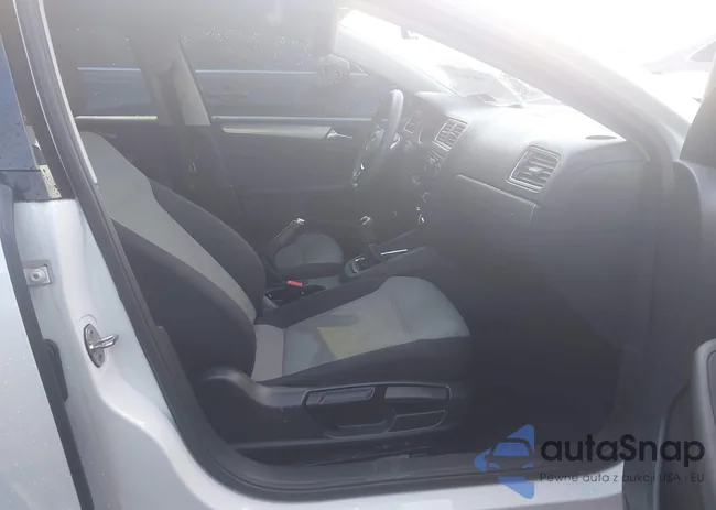 3VW167AJ7HM413784: 43083655