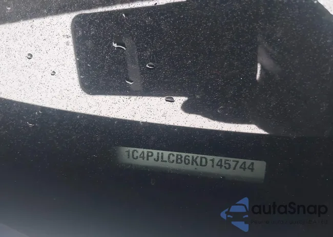 1C4PJLCB6KD145744: 43083725