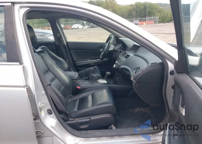 1HGCP2F8XAA118426: 43082751