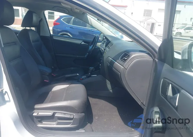 3VWDB7AJ1HM280030: 43082853