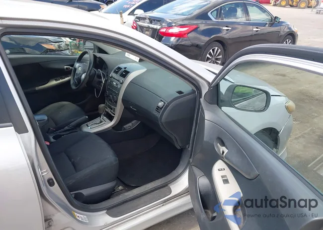 2T1BU4EE8AC493569: 43084149