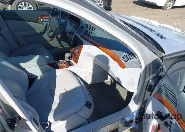 WDBNG70J7YA113838: 43083792