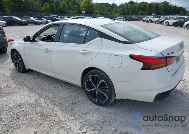 1N4BL4CW1RN325561: 43084053