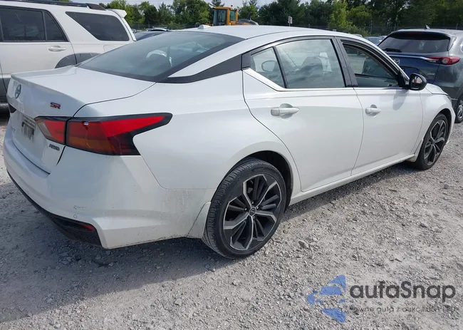 1N4BL4CW1RN325561: 43084053