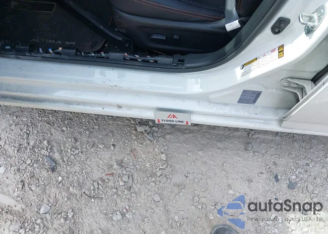 1N4BL4CW1RN325561: 43084053