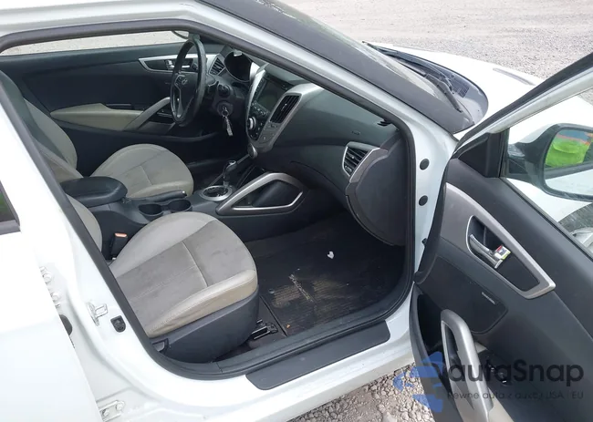 KMHTC6AD3DU172221: 43084855