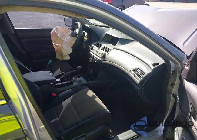 1HGCP26428A157020: 43086178