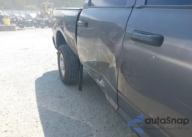 3C6UR5CJ8NG145841: 43085836