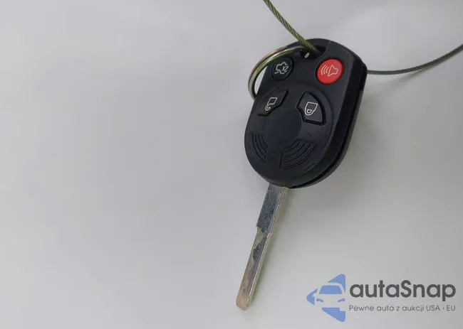 1FADP3F25FL381767: 43087346