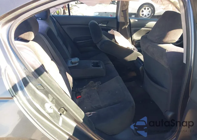 1HGCP2F3XAA015334: 43087364