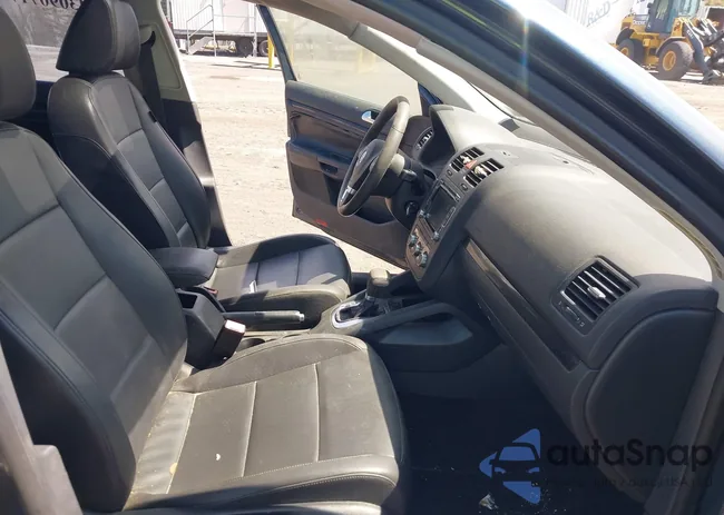 3VWRL7AJ5AM143357: 43090717