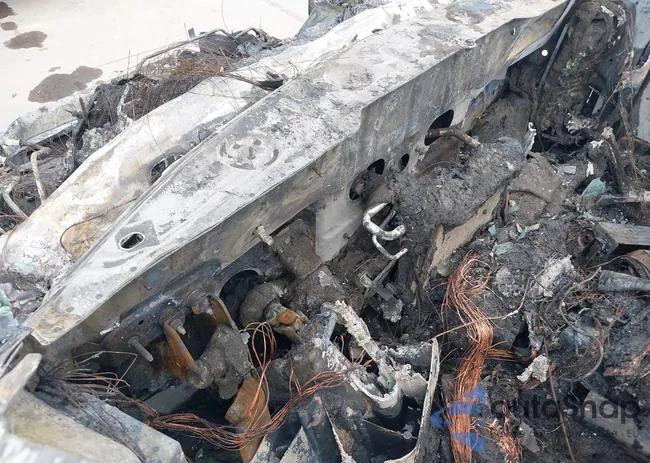 SALSK2D48CA743153: 43089833